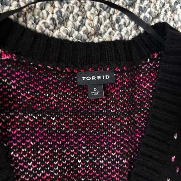 Button up cardigan sweater with heart detail - Picture 2 of 4